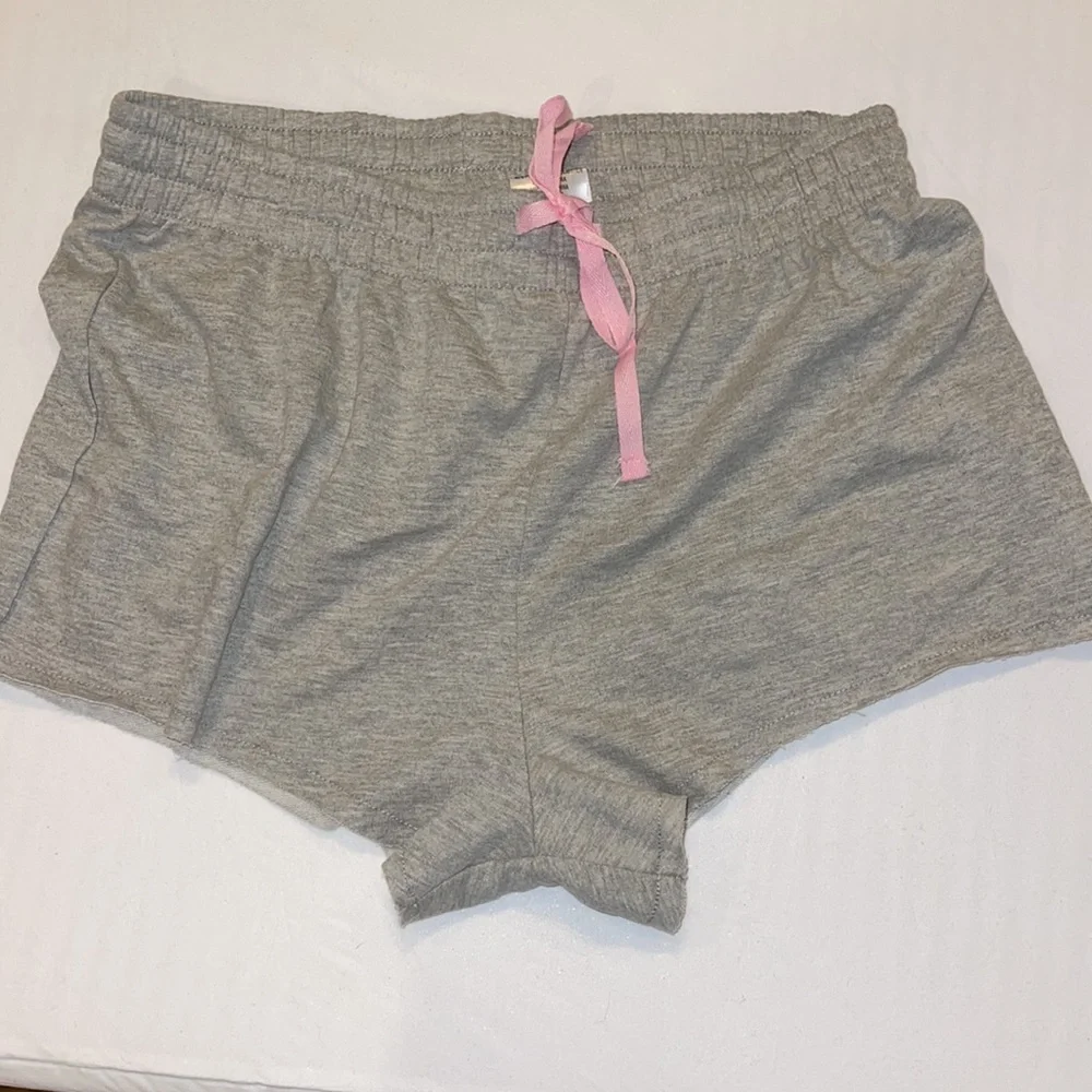 MTV pj cut off shorts 80% cotton gray‎ with a pink bow size medium NWT